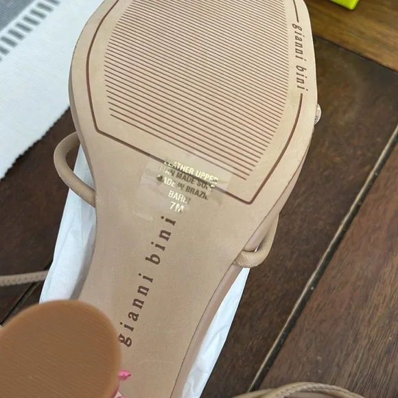 NWT Women’s nude size 7 Gianni Bini heels - Picture 5 of 5